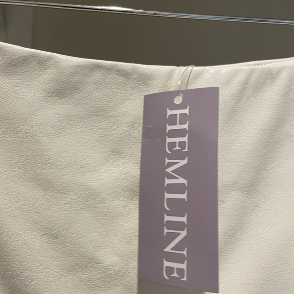 White faux leather skort, size small - Picture 4 of 5